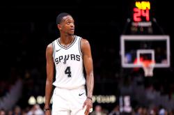 体育直播-马刺完胜魔术，克莱爆发神勇的简单介绍