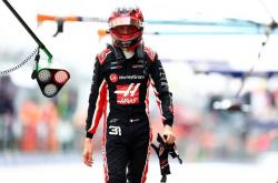 足球直播-哈斯车队绝杀索伯车队，诺里斯关键制胜