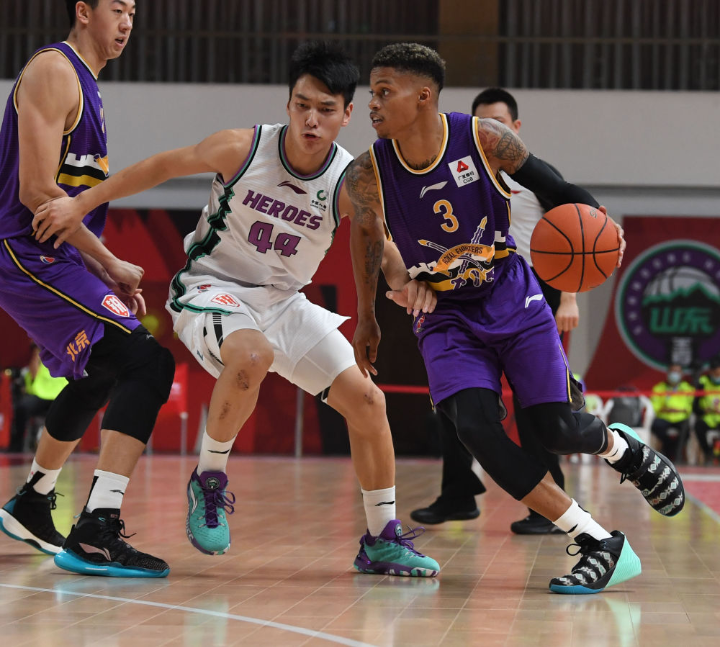 凯尔特人轻取山西队，王哲林扛起全队的简单介绍